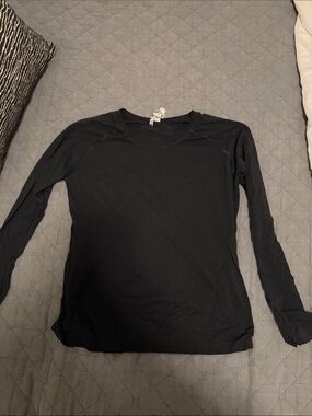 Women's Black Long-Sleeve Crewneck Athletic Top